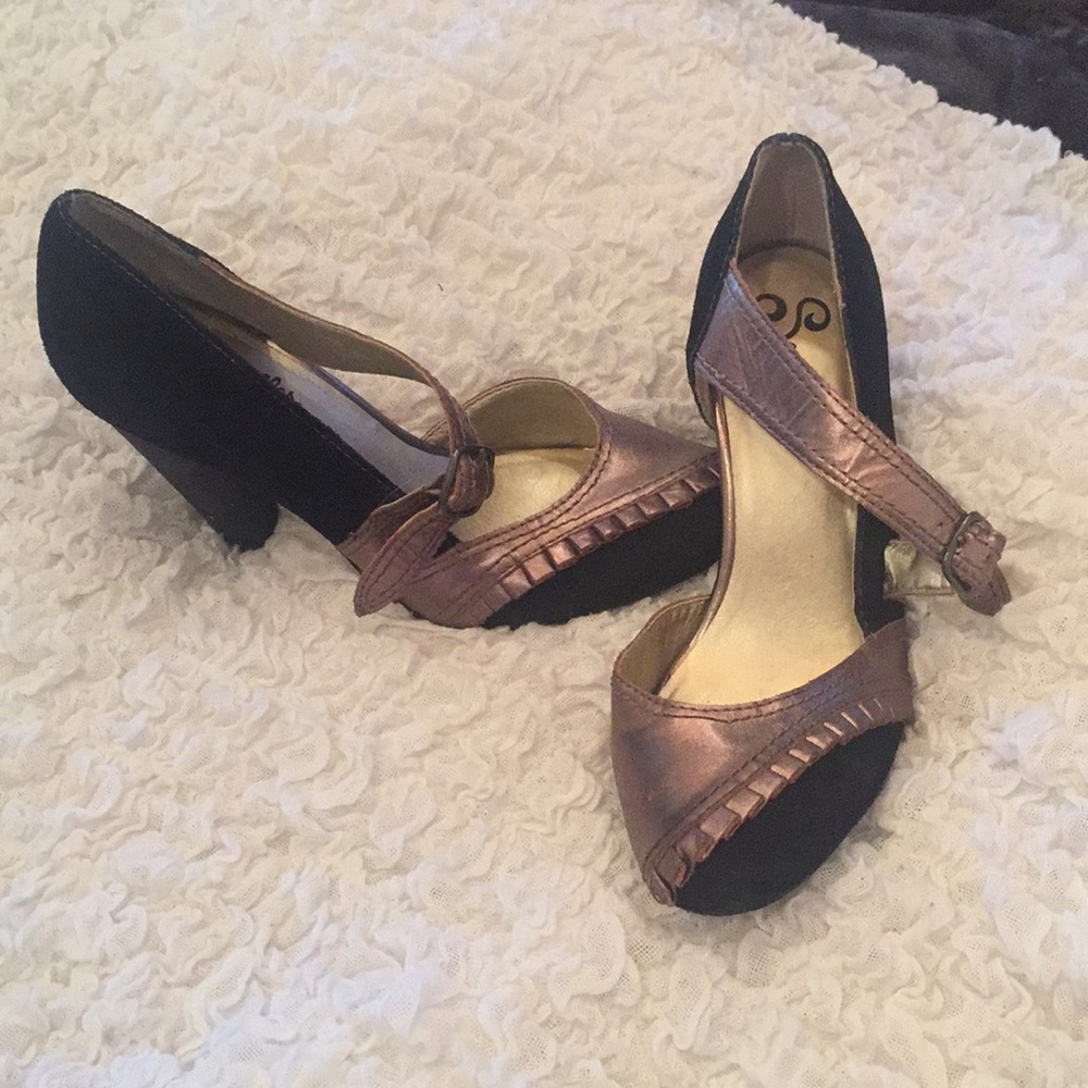 Seychelles Bronze & Suede Heel